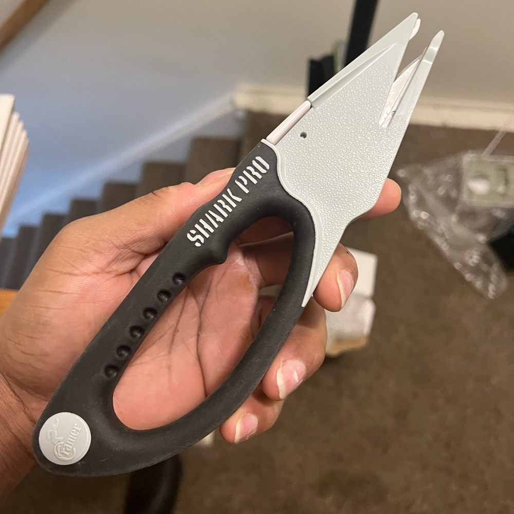 Tape cutter